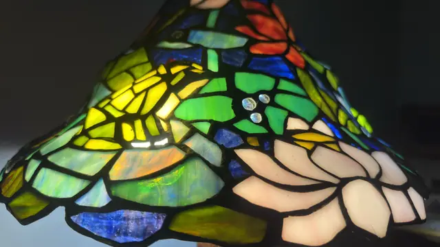 Tiffany-Style Floral Cone Table Lamp with Tree-Trunk Base - detail
