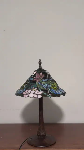 Tiffany-Style Floral Cone Table Lamp with Tree-Trunk Base - detail