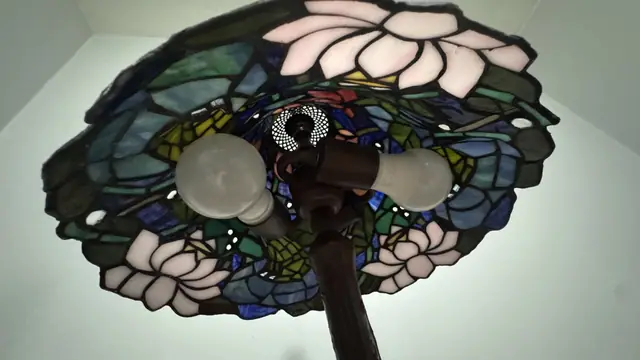 Tiffany-Style Floral Cone Table Lamp with Tree-Trunk Base - detail