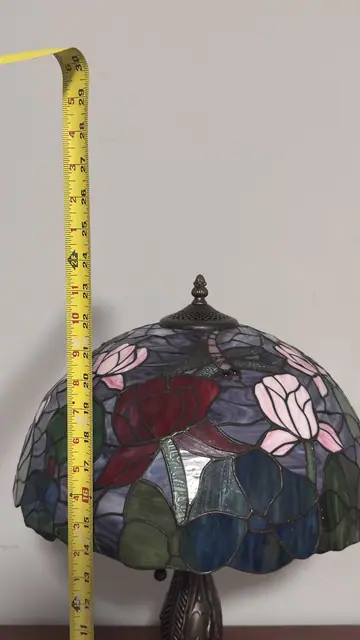 Tiffany-Style Floral Dome Table Lamp - detail