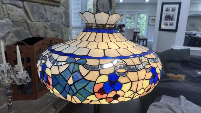 Tiffany-Style Floral Globe Floor Lamp - detail