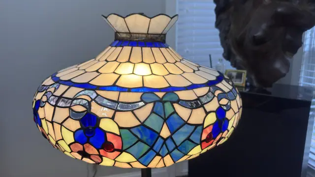 Tiffany-Style Floral Globe Floor Lamp - detail
