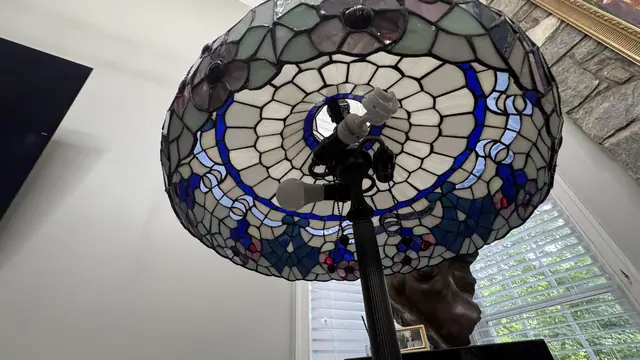 Tiffany-Style Floral Globe Floor Lamp - detail