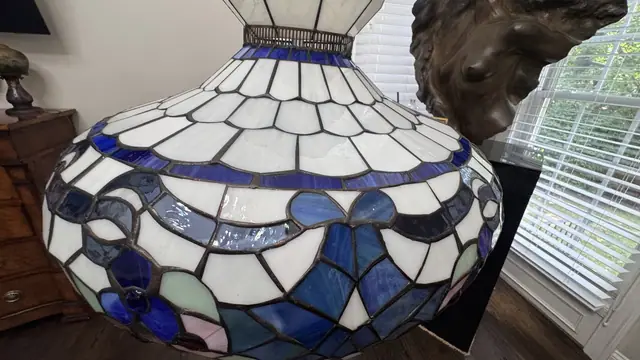 Tiffany-Style Floral Globe Floor Lamp - detail