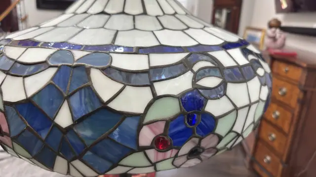 Tiffany-Style Floral Globe Floor Lamp - detail