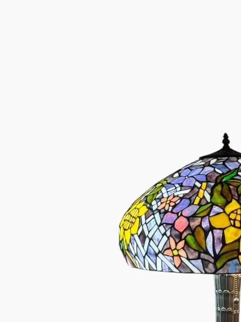 Tiffany-Style Floral Lattice Stained Glass Table Lamp - detail