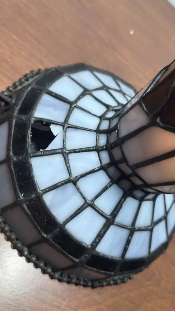 Tiffany-Style Floral Stained-Glass Table Lamp - detail
