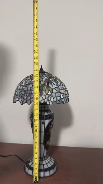Tiffany-Style Floral Stained-Glass Table Lamp - detail