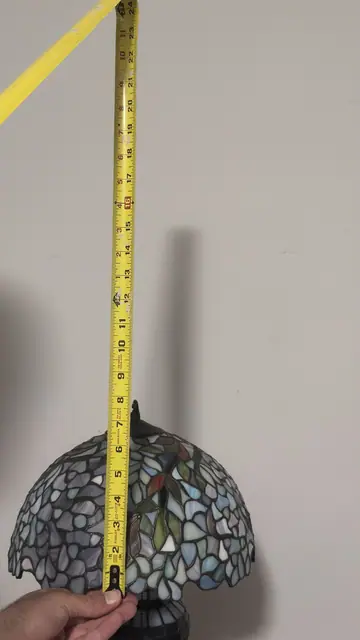 Tiffany-Style Floral Stained-Glass Table Lamp - detail