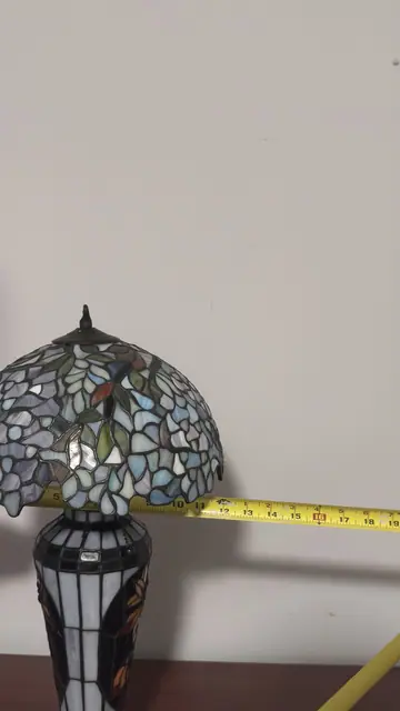 Tiffany-Style Floral Stained-Glass Table Lamp - detail