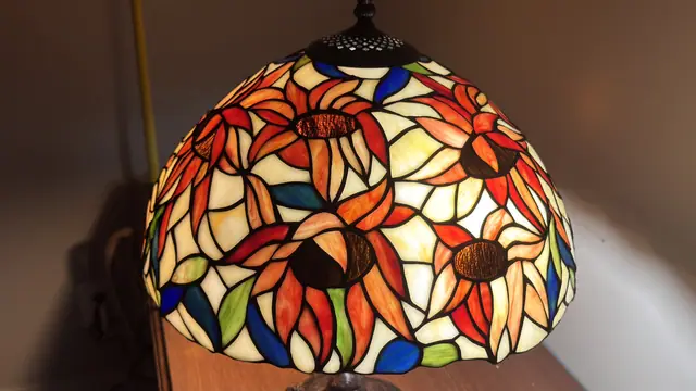 Tiffany-Style Floral Stained Glass Table Lamp - detail