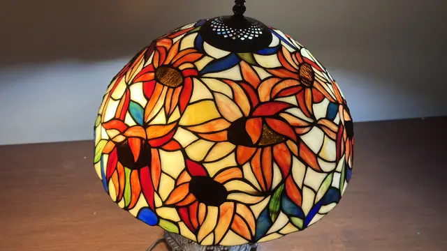 Tiffany-Style Floral Stained Glass Table Lamp - detail