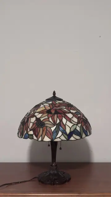 Tiffany-Style Floral Stained Glass Table Lamp - detail
