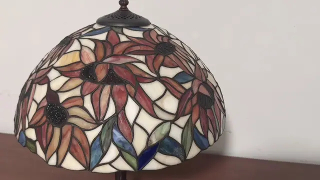 Tiffany-Style Floral Stained Glass Table Lamp - detail