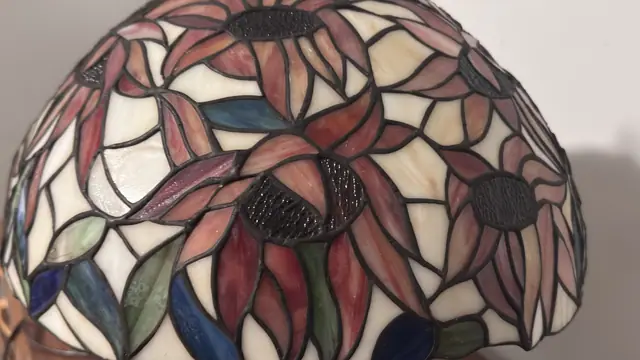Tiffany-Style Floral Stained Glass Table Lamp - detail