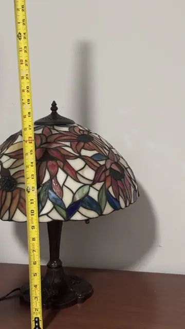 Tiffany-Style Floral Stained Glass Table Lamp - detail