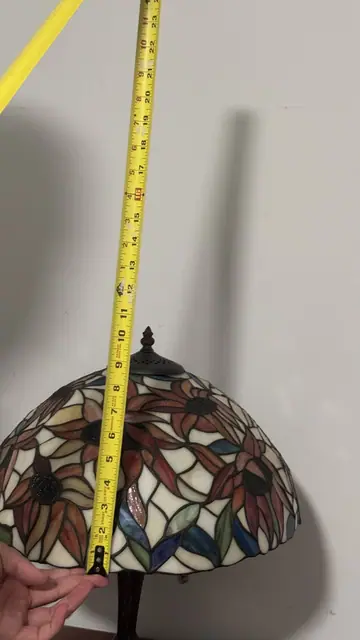 Tiffany-Style Floral Stained Glass Table Lamp - detail
