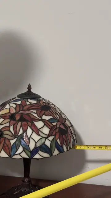 Tiffany-Style Floral Stained Glass Table Lamp - detail