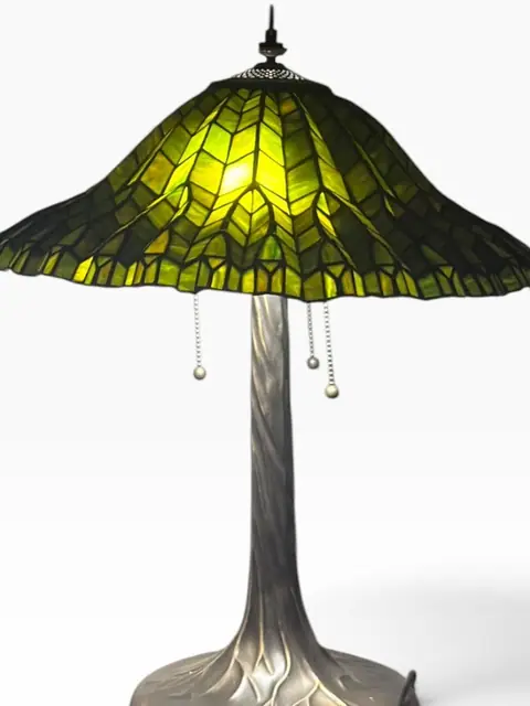 Tiffany-Style Green Willow Stained Glass Table Lamp - detail
