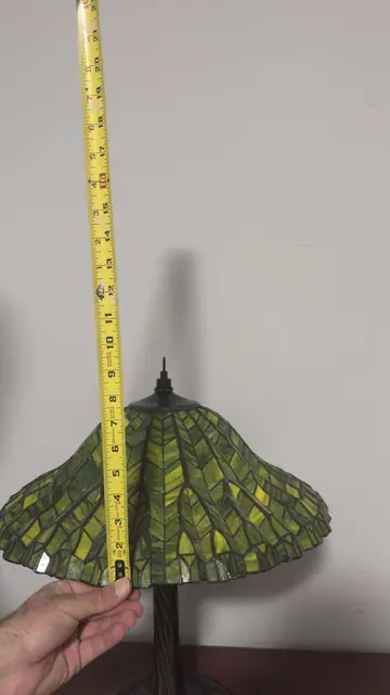 Tiffany-Style Green Willow Stained Glass Table Lamp - detail
