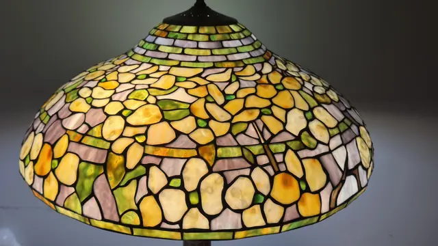 Tiffany-Style Laburnum Table Lamp with Yellow Floral Dome Shade - detail