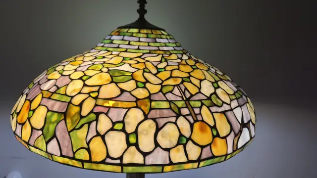 Tiffany-Style Laburnum Table Lamp with Yellow Floral Dome Shade - detail