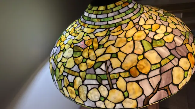 Tiffany-Style Laburnum Table Lamp with Yellow Floral Dome Shade - detail