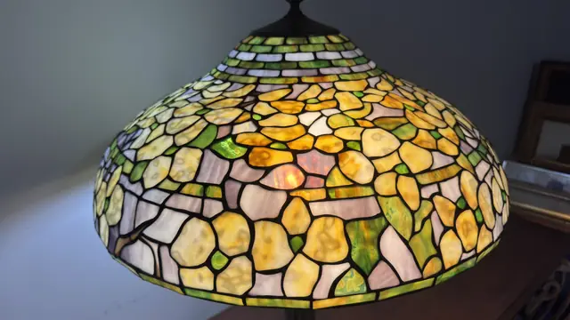 Tiffany-Style Laburnum Table Lamp with Yellow Floral Dome Shade - detail