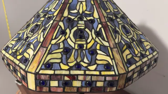 Tiffany-Style Leaded Glass Table Lamp with Tree-Trunk Base - detail