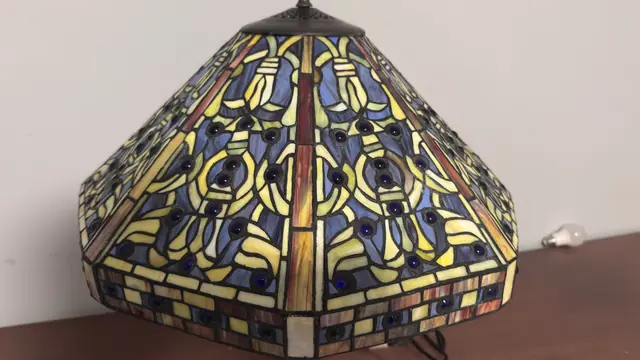Tiffany-Style Leaded Glass Table Lamp with Tree-Trunk Base - detail