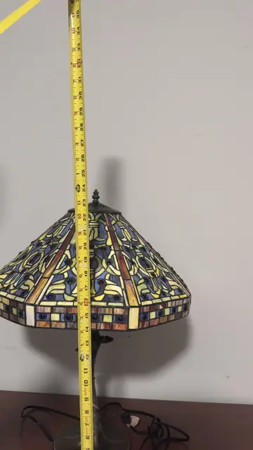 Tiffany-Style Leaded Glass Table Lamp with Tree-Trunk Base - detail