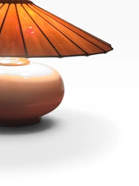 Tiffany-Style Marbled Glass Table Lamp with Ceramic Base - detail
