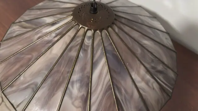 Tiffany-Style Marbled Glass Table Lamp with Ceramic Base - detail