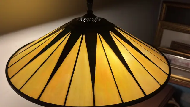 Tiffany-Style Mission 'Dark Star' Stained Glass Table Lamp - detail