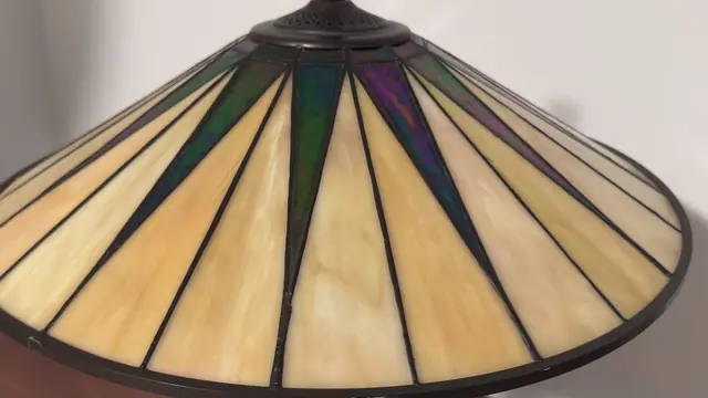 Tiffany-Style Mission 'Dark Star' Stained Glass Table Lamp - detail