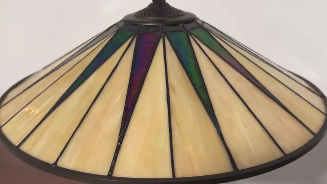 Tiffany-Style Mission 'Dark Star' Stained Glass Table Lamp - detail