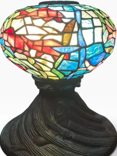 Tiffany-Style Mosaic Globe Table Lamp with Tree-Trunk Base - detail