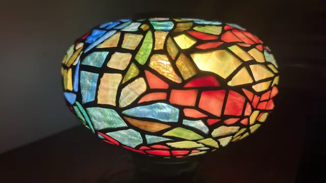Tiffany-Style Mosaic Globe Table Lamp with Tree-Trunk Base - detail