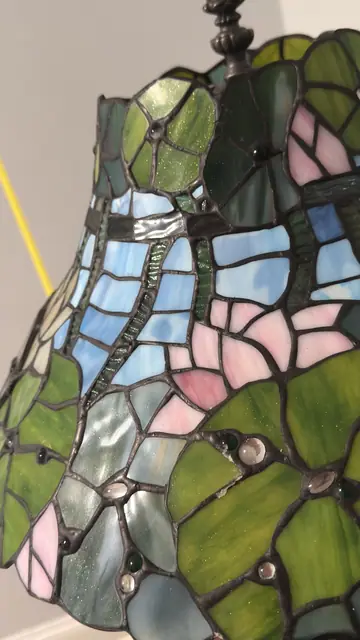 Tiffany-Style Pond Lily Stained Glass Table Lamp - detail