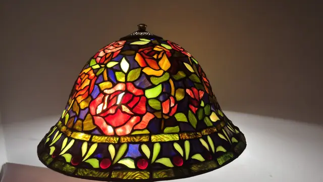 Tiffany-Style Rose Bouquet Stained-Glass Table Lamp - detail