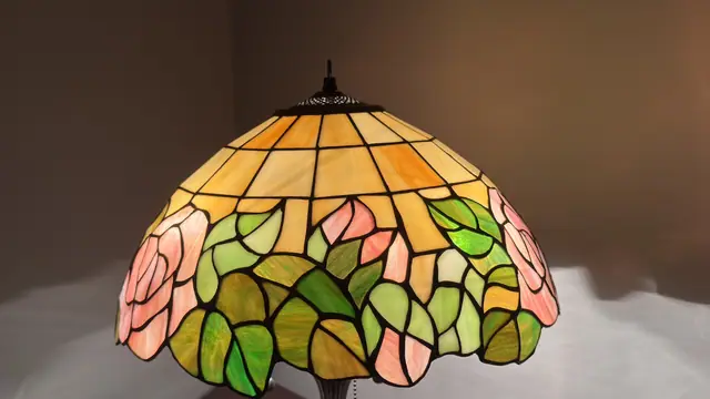 Tiffany-Style Rose Dome Table Lamp - detail