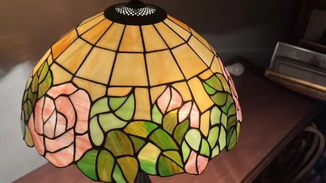 Tiffany-Style Rose Dome Table Lamp - detail