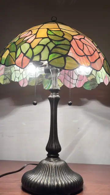 Tiffany-Style Rose Dome Table Lamp - detail