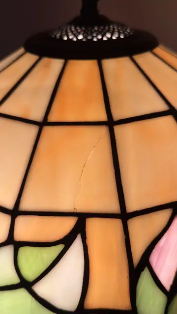Tiffany-Style Rose Dome Table Lamp - detail