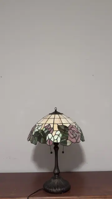 Tiffany-Style Rose Dome Table Lamp - detail