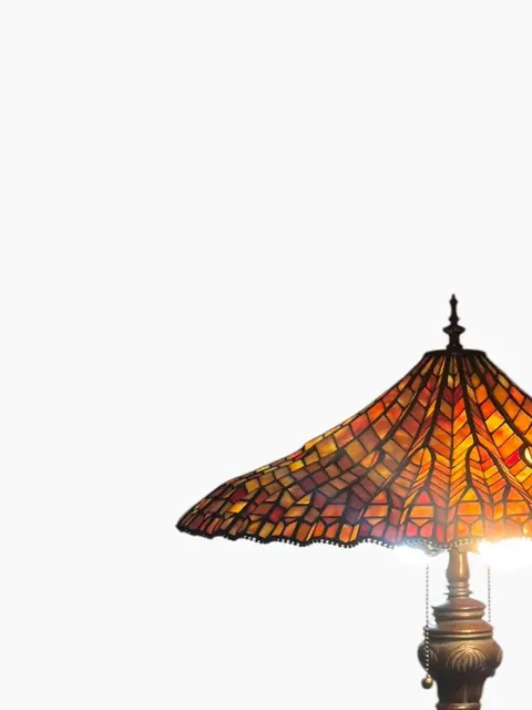 Tiffany-Style Spider Web Table Lamp with Amber Cone Shade - detail