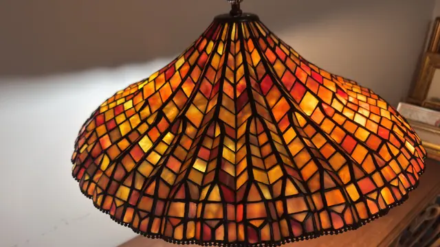 Tiffany-Style Spider Web Table Lamp with Amber Cone Shade - detail