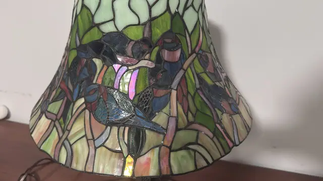 Tiffany-Style Stained-Glass Table Lamp with Birds - detail