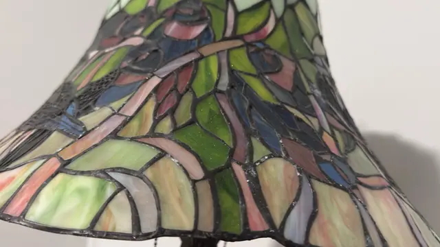 Tiffany-Style Stained-Glass Table Lamp with Birds - detail