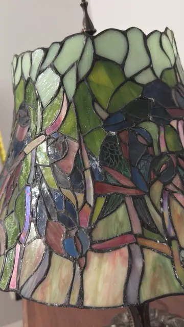 Tiffany-Style Stained-Glass Table Lamp with Birds - detail
